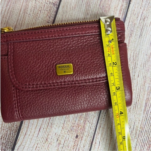FOSSIL Red Pebbled Leather Wallet - Picture 4 of 7